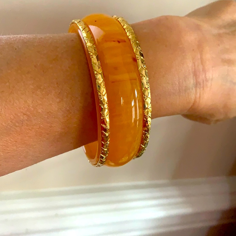 Lucite vintage pineapple bangle